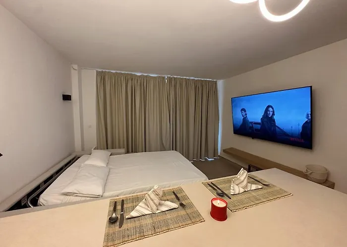 Hideaway Bbq, Pool & Walking Distance Beaches Apartamento