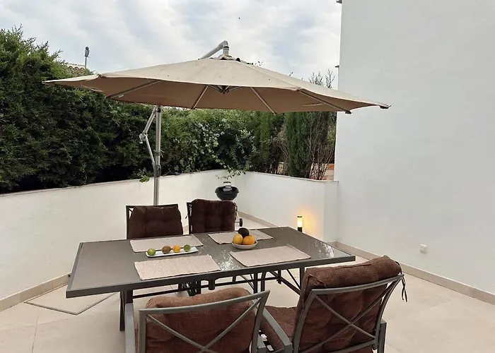 Hideaway Bbq, Pool & Walking Distance Beaches Apartament