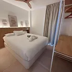 Hideaway Bbq, Pool & Walking Distance Beaches Apartman *