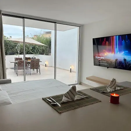 Hideaway Bbq, Pool & Walking Distance Beaches Apartman *